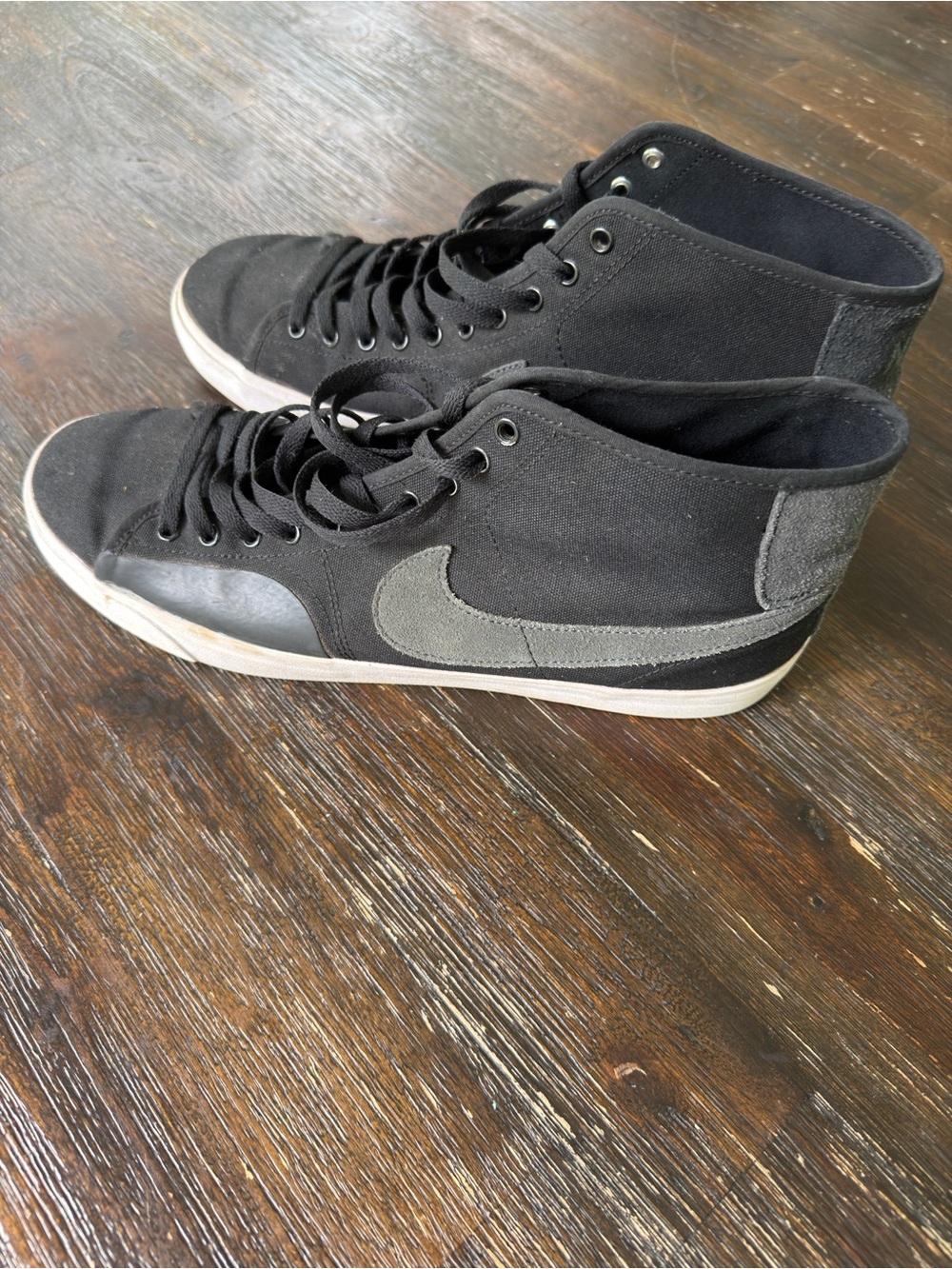 Nike Men’s Black and Grey High-Top Sneakers